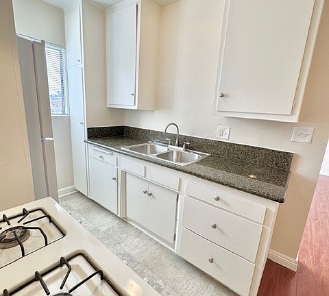 4th image of 405 E Fairview Ave APT 22