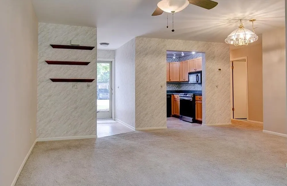 2 bed, 1028 sqft, $1,600 — Photo 4