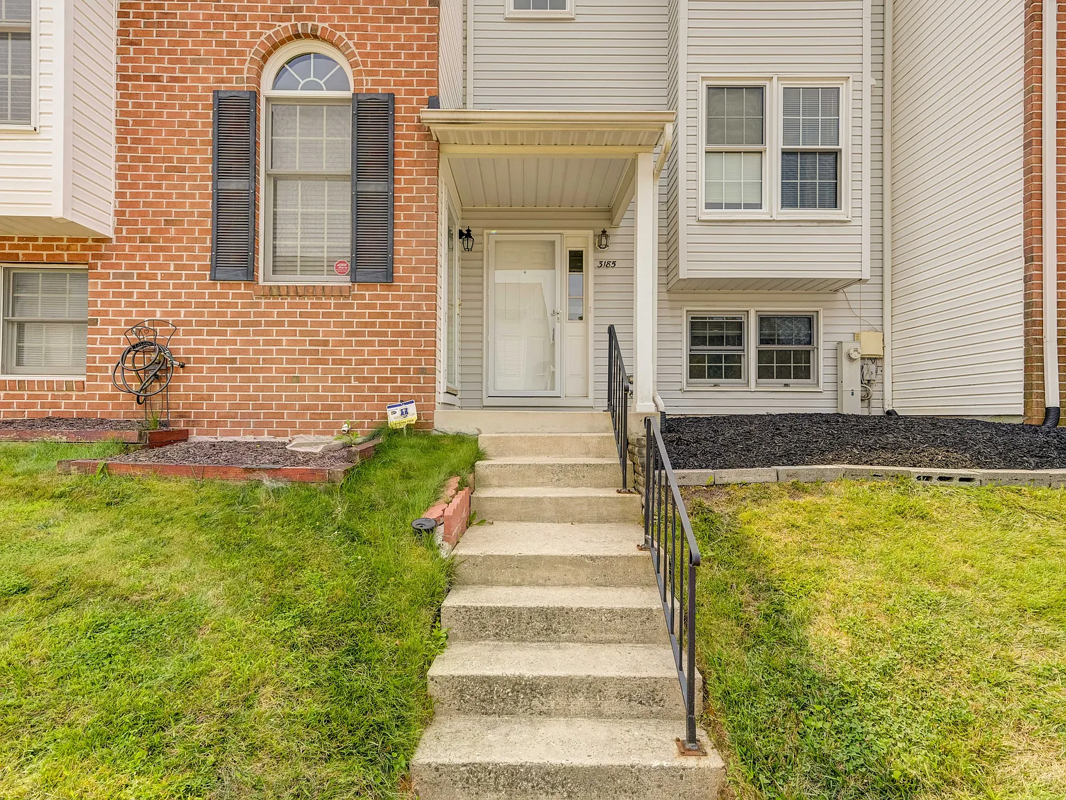 3 bed, 3.5 bath, 1480 sqft, $3,200 — Photo 2