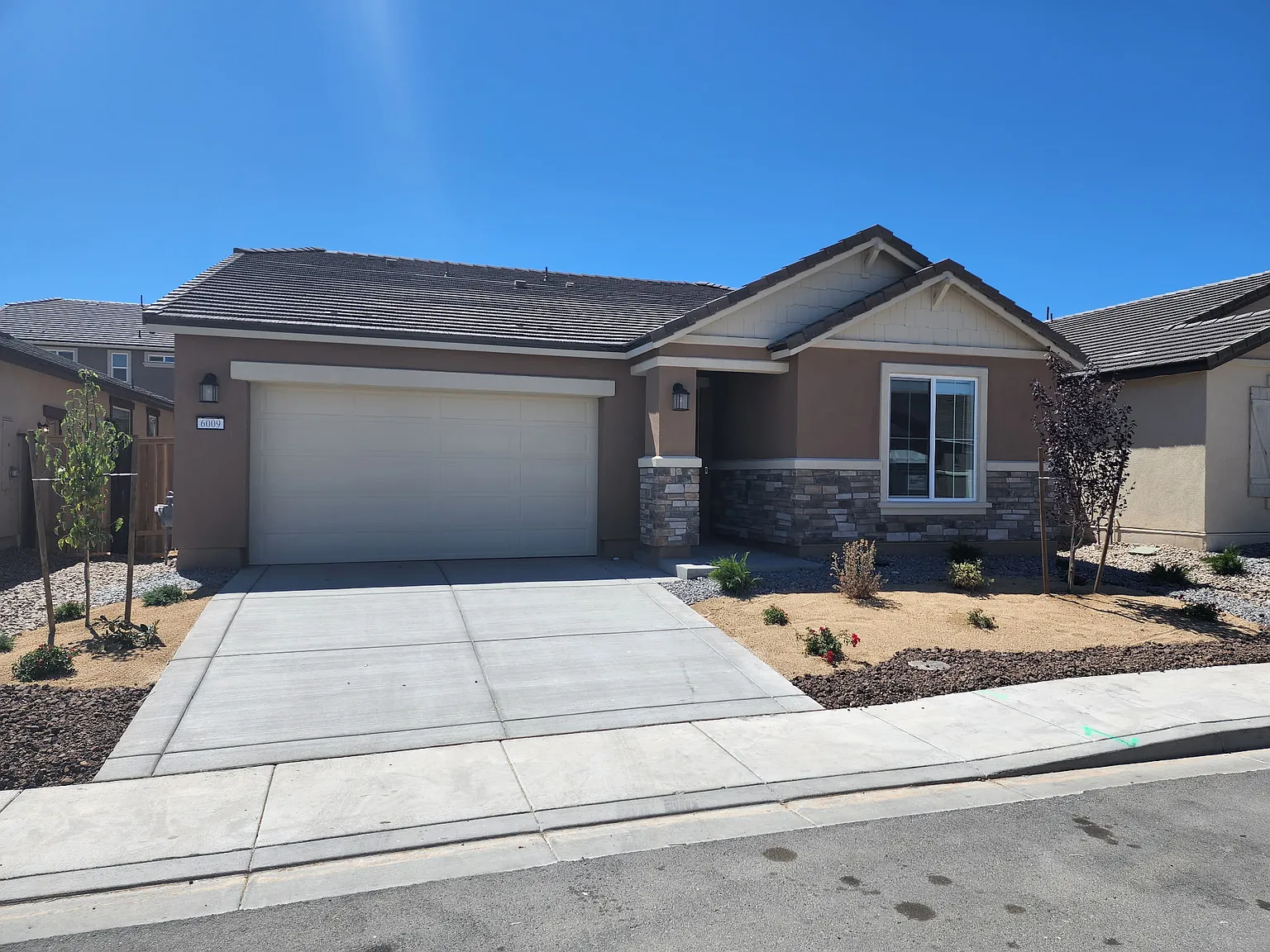 4 bed, 2.5 bath, 2175 sqft, $3,000 — Photo 1