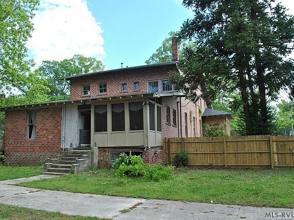 2nd image of 212 S Church St