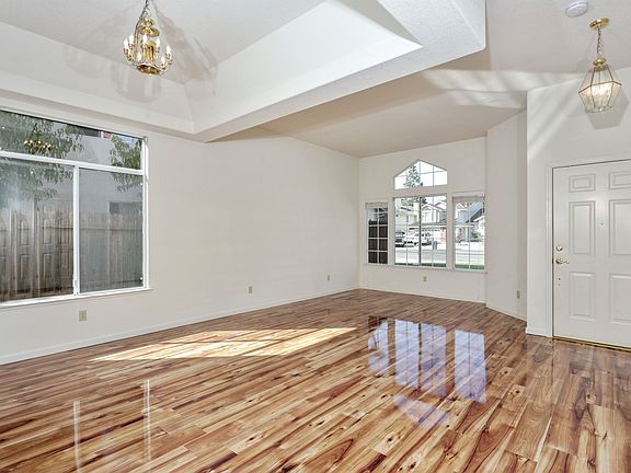 2nd image of 15 Sedley Ct