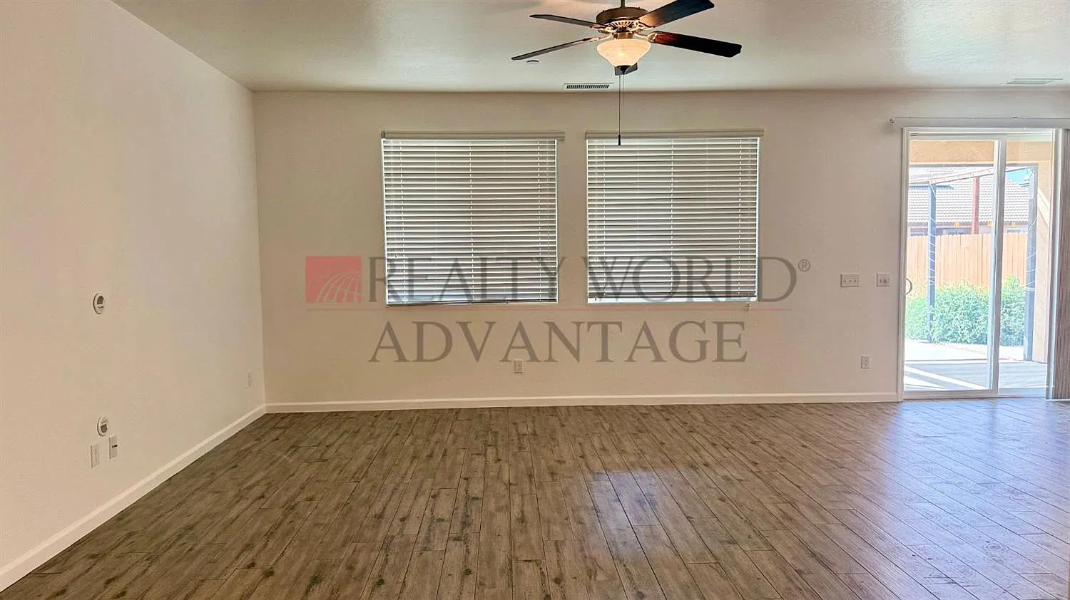 4 bed, 1890 sqft, $2,550 — Photo 3
