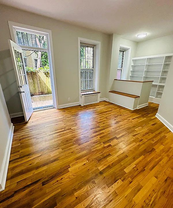 1st image of 327 W 21st St APT 1R