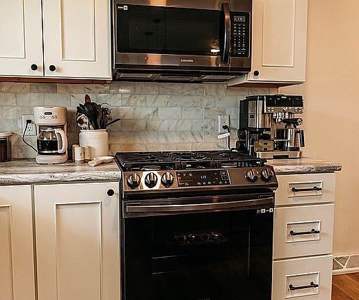 4th image of 606 Starlite Dr