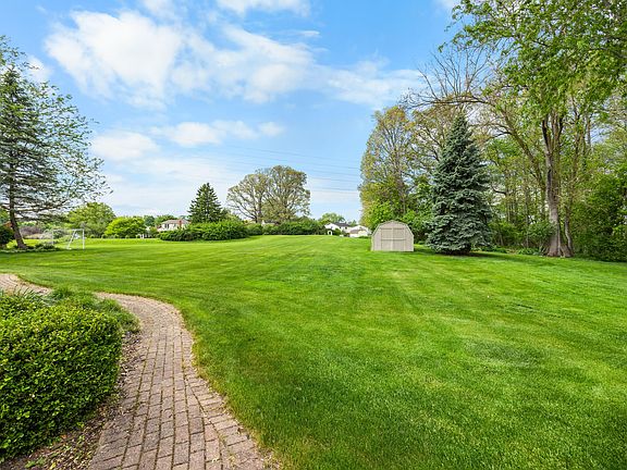 5th image of 624 Woodhill Dr