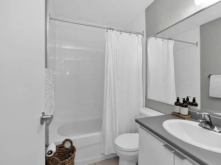 650 Waterloo St — Photo 6