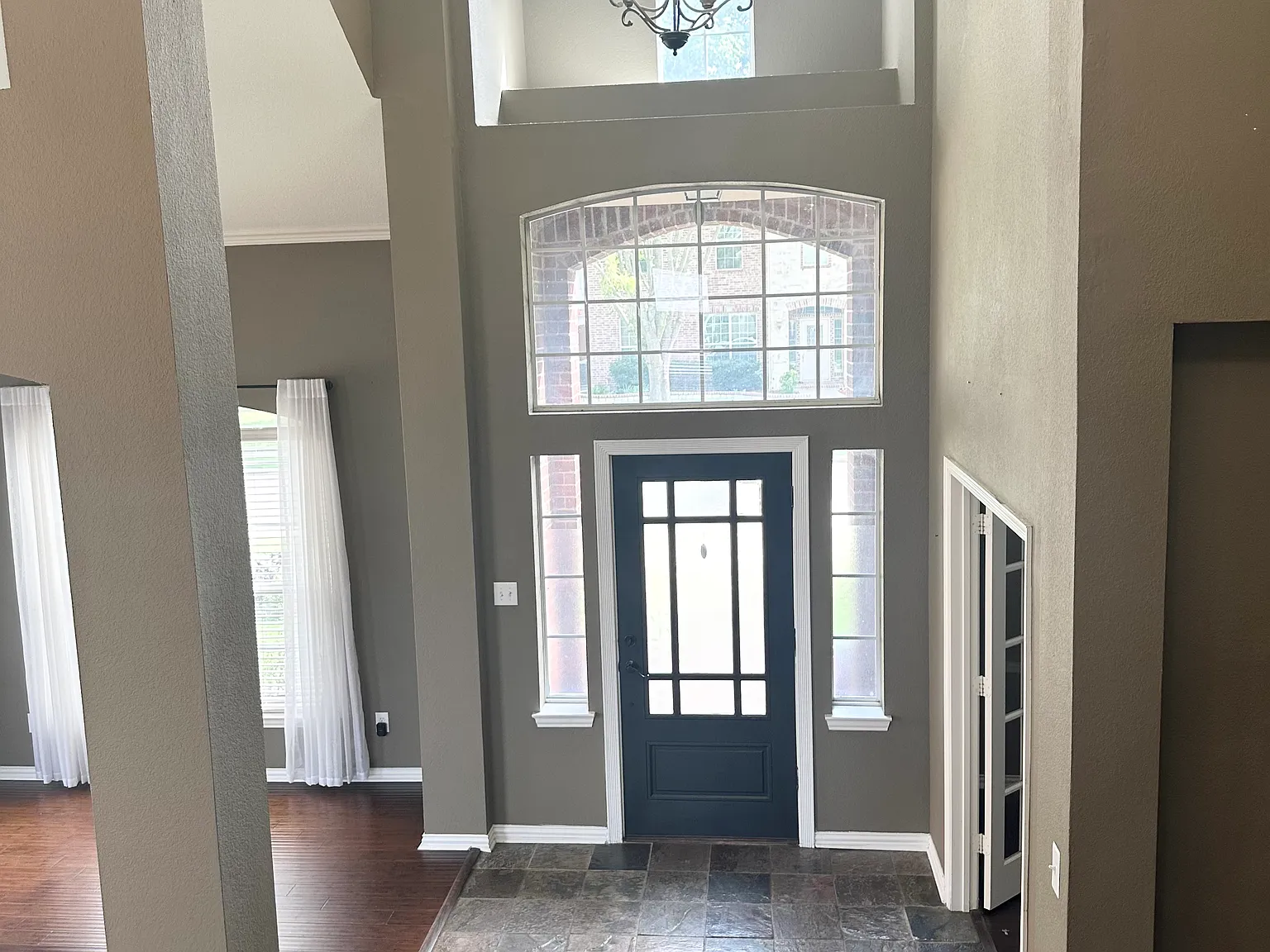 4 bed, 3.5 bath, 3326 sqft, $3,400 — Photo 2