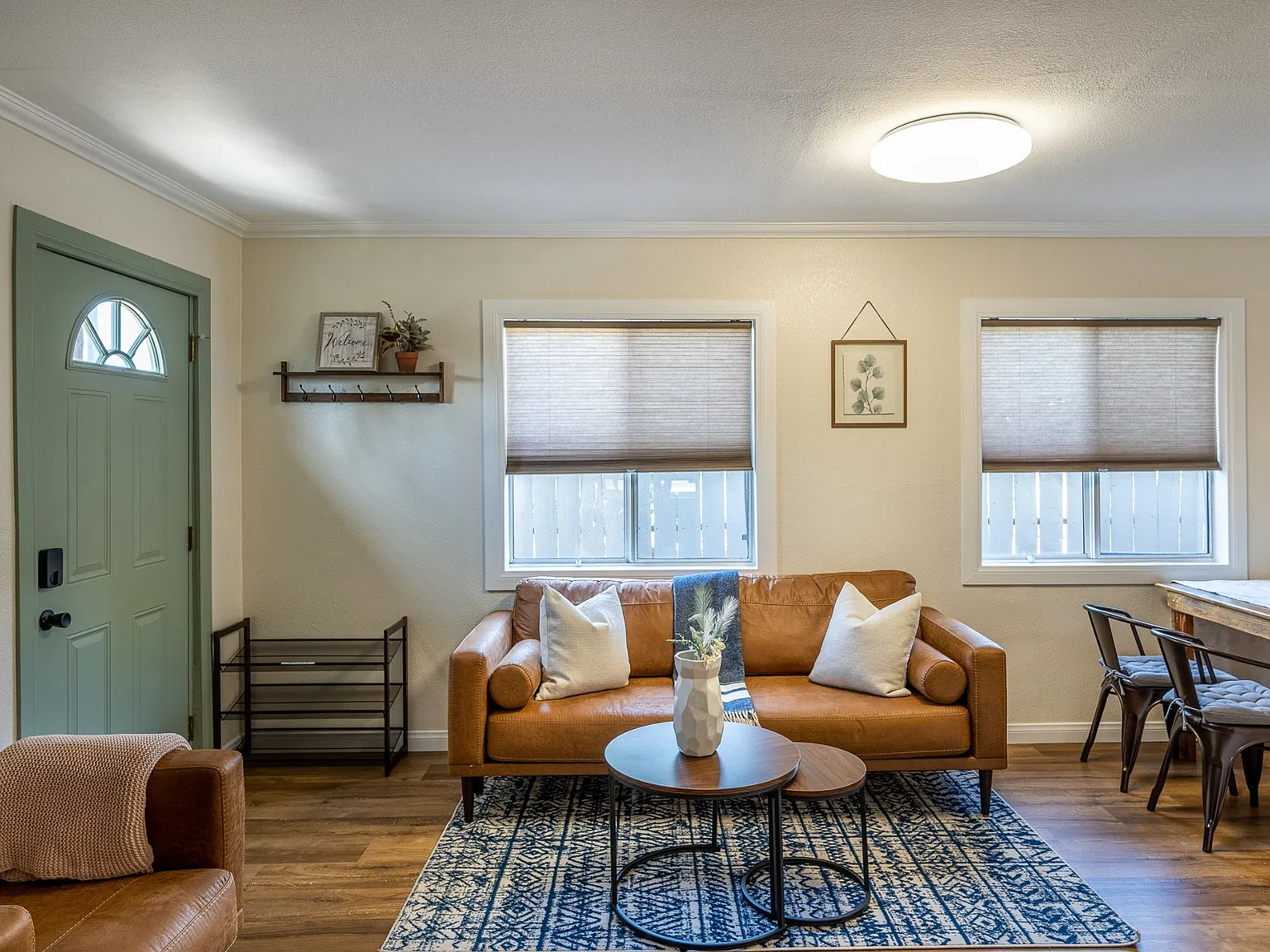 2 bed, 727 sqft, $2,900 — Photo 2