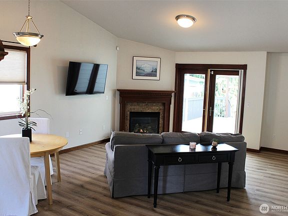 2nd image of 2313 Baird Avenue