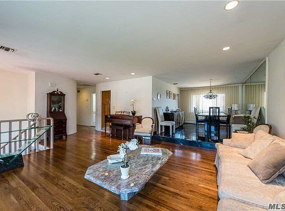 3rd image of 3215 Monterey Dr
