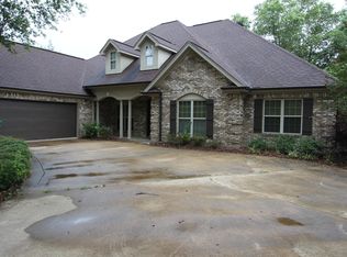 2010 Lake Circle Dr, Tupelo, MS 38801