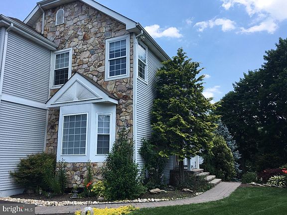 2nd image of 84 Yorkshire Dr