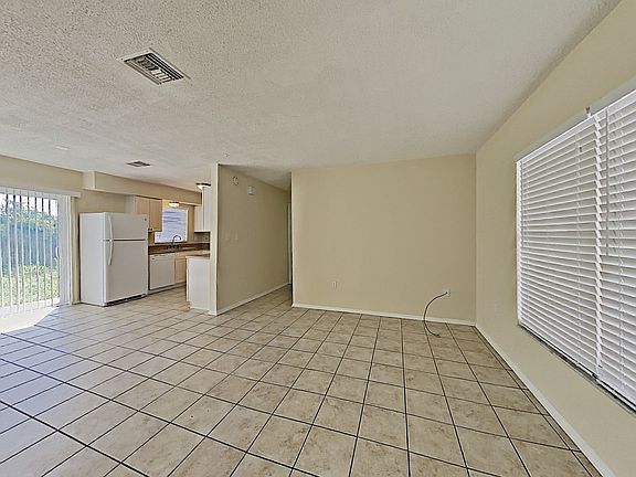 4th image of 610 Melody Cir