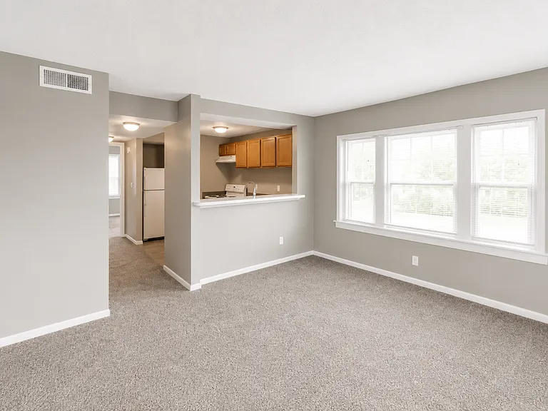 Roanoke Court Apartments — Photo 14