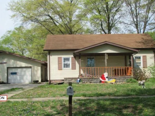 609 1st St, Keyesport, IL 62253