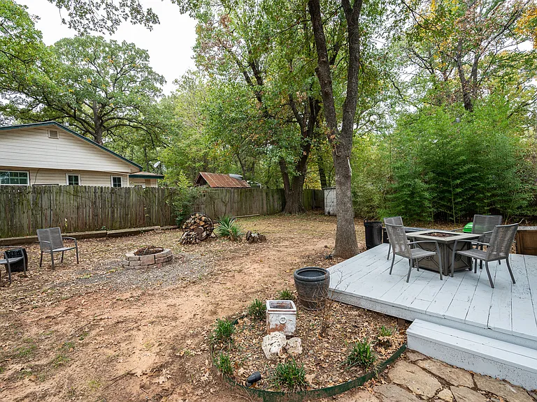 Paris Dr — Photo 16