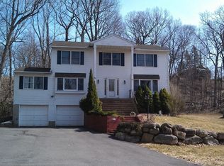 98 Orben Dr, Landing, NJ 07850