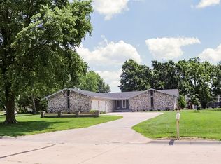 4 Fairway Dr, Hesston, KS 67062