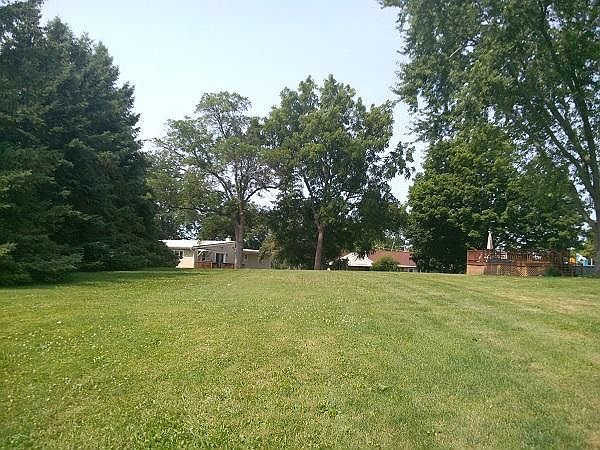 1st image of 204 Oak Hill Ct