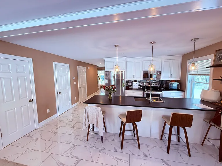 1325 Meriden Ave #A & B — Photo 6