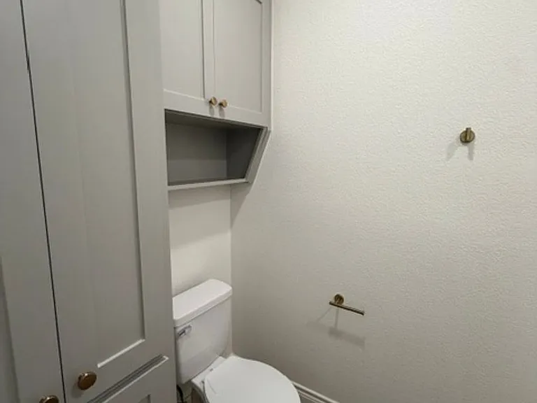 303 Live Oak St — Photo 7