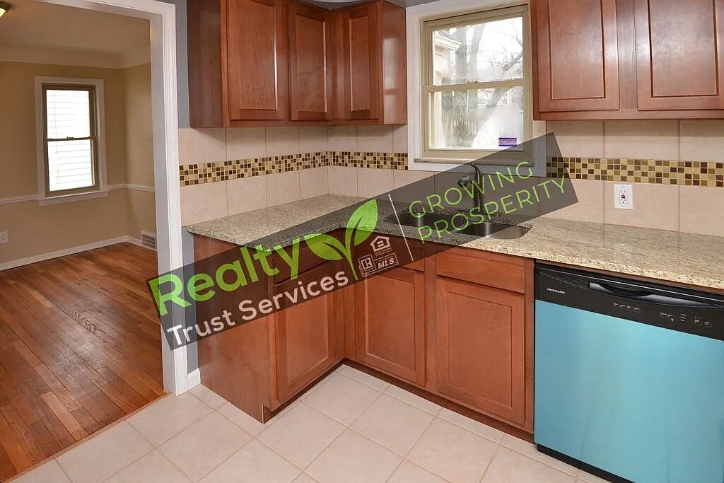 3708 Monticello Boulevard Cleveland Heights OH 44121 - 3708 Monticello Boulevard — Photo 2