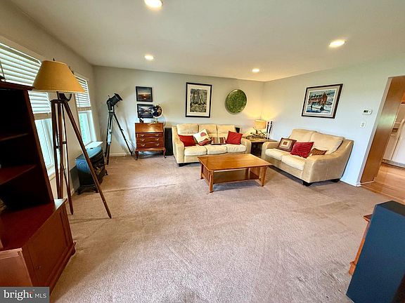 3rd image of 744 Wise Ave