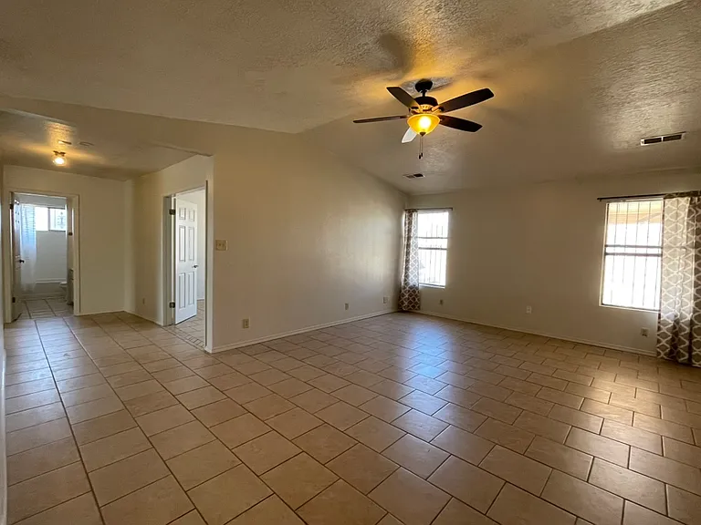 6275 Roadrunner Loop NE — Photo 2