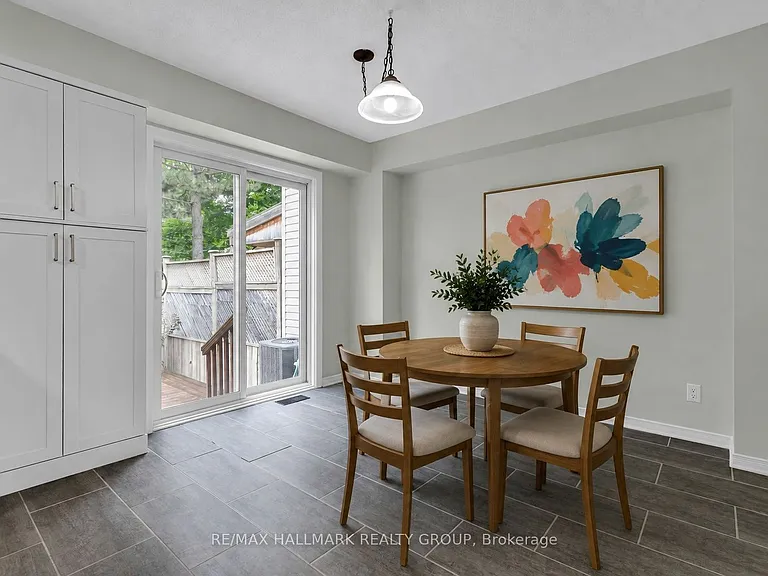 146 College Cir — Photo 17