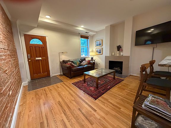 5th image of 416 D St NE