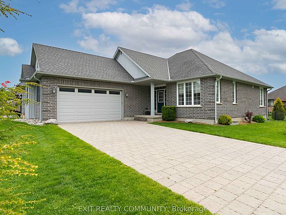 2nd image of 598 Bennett Cres