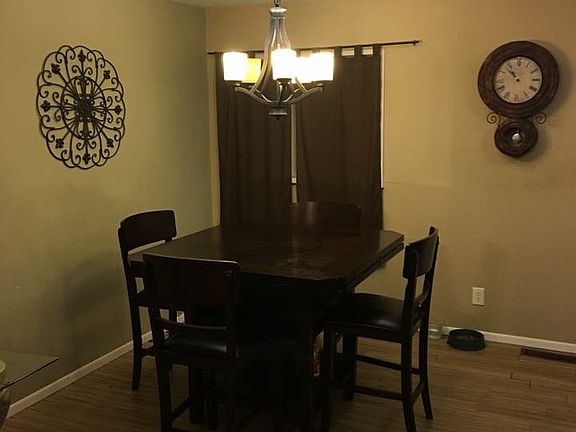 4th image of 9 White Oak Ct