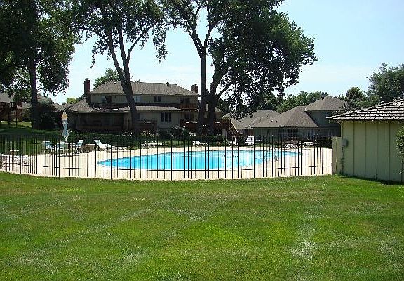 5th image of 6233 Oak Hills Plz