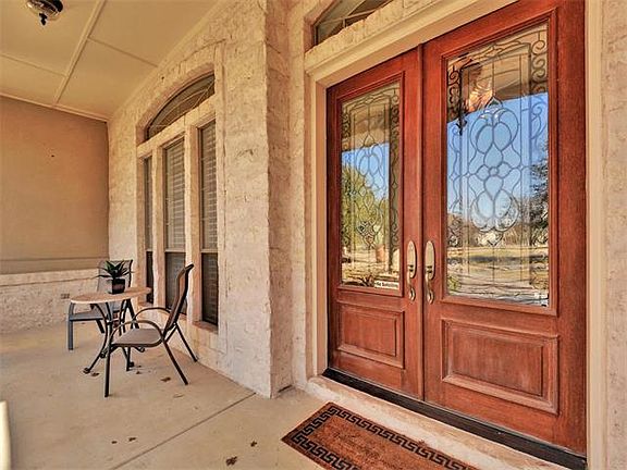 5th image of 204 W Majestic Oak Ln