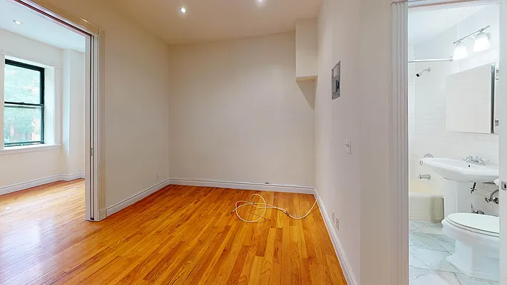 Rented by Bond New York | media 15