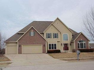 1054 Meadowlark Ct, Grafton, WI 53024