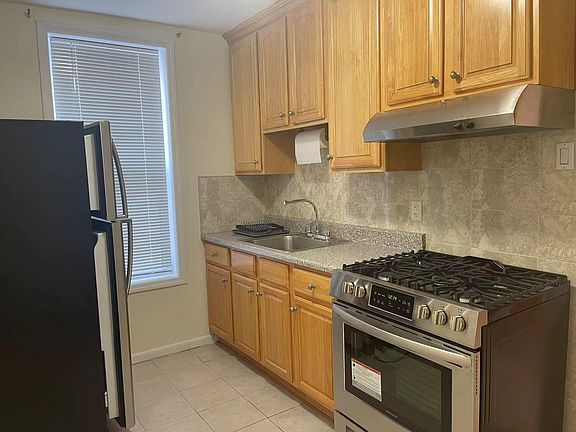 4th image of 203 Bay 28th St APT 1F