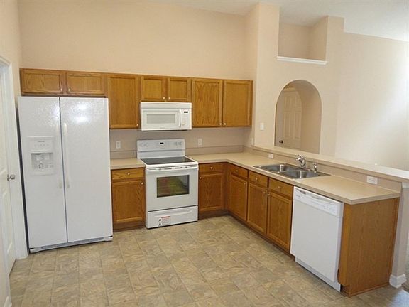 3rd image of 7082 Jamestown Manor Dr