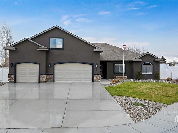 2nd image of 921 Ballard Ln