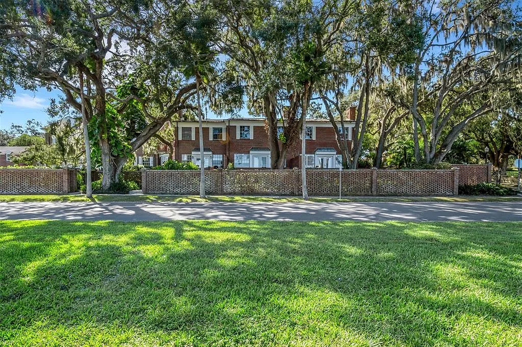 3 bed, 2.5 bath, 2854 sqft, $3,800 — Photo 1