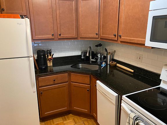 4th image of 2650 N Lakeview Ave APT 3004