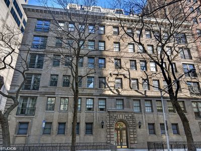 200 E Pearson St APT 5W, Chicago, IL, 60611