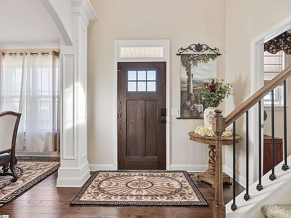 2nd image of 18 Bolero Ln