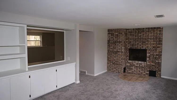 222 S Whitney Way — Photo 2