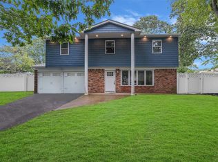 74 Woodview Ln, Centereach, NY 11720