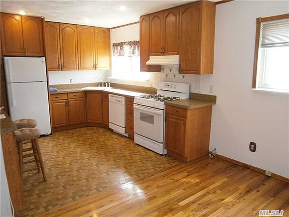 3rd image of 30 Strauss Ave