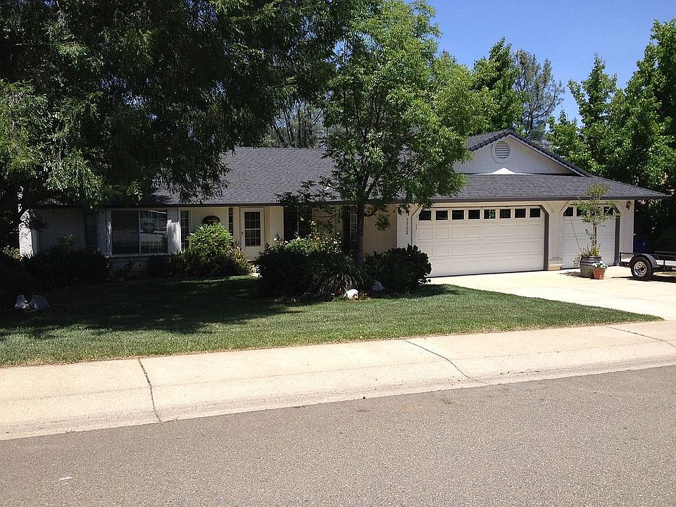 3-car garage, mature trees