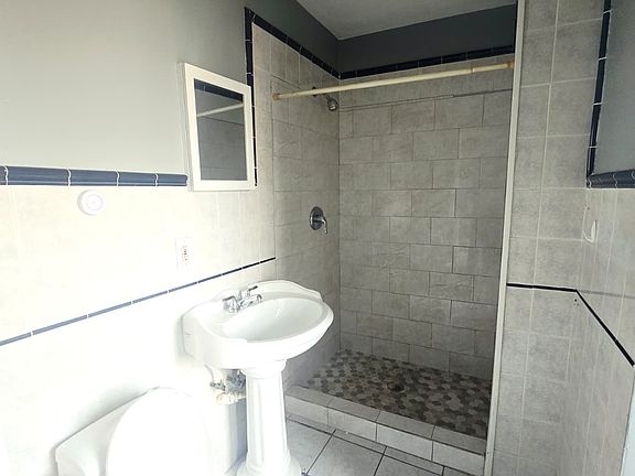4th image of 89 W 20th St #1-B