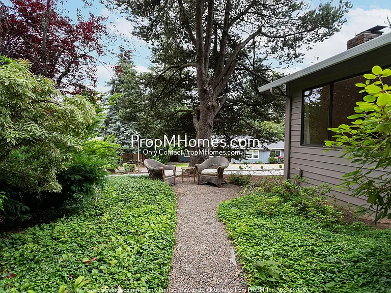 1448 Greentree Cir — Photo 31
